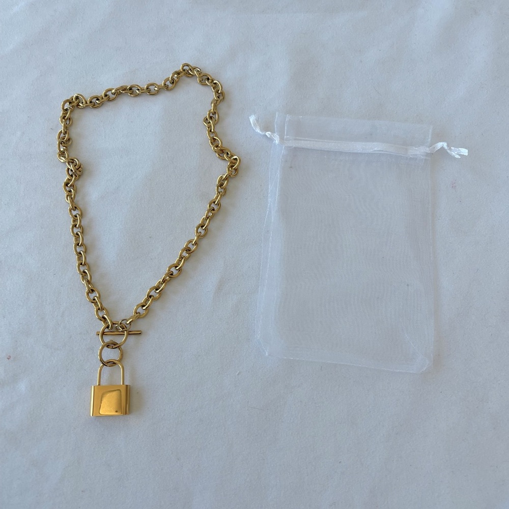 Ellie Vail: Gold Padlock Necklace - Picture 4 of 5